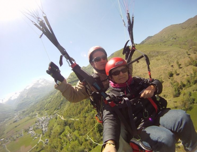  比利牛斯山滑翔伞飞行 